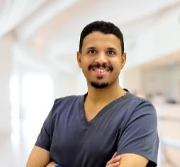 دكتور / عبدالرحمن محمد - طبيب جراحة الوجه والفكين